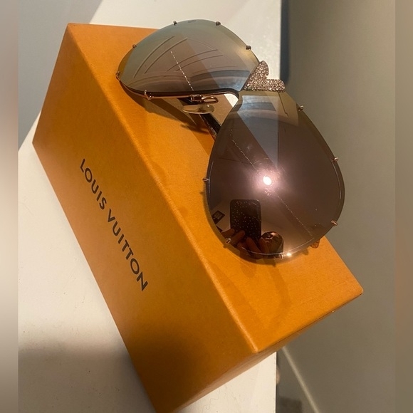 Aviator Sunglasses with Silver Metal Frame and Mirrored Lenses - Picture 1 of 5